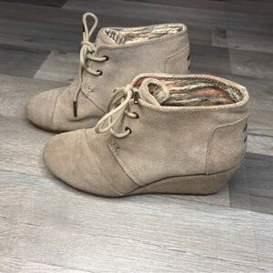 Toms Women's Beige Suede Ankle Boots